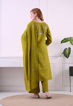 Mehendi Green Ethnic V-Neck Kurti set with blogs print Dupatta