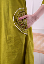 Mehendi Green Ethnic V-Neck Kurti set with blogs print Dupatta